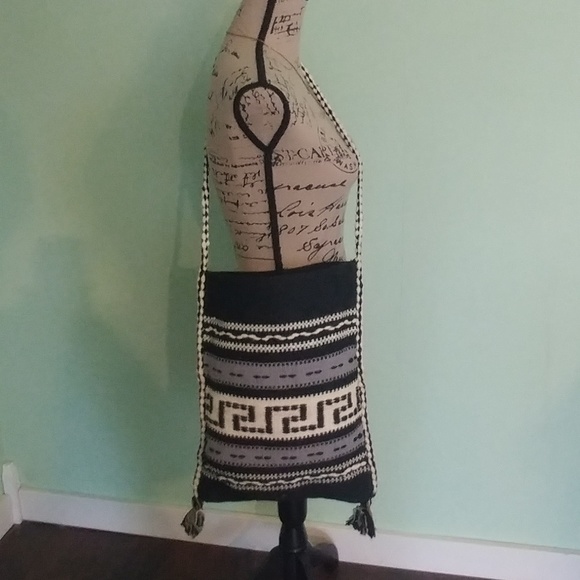 NAUNAKTITHE Handbags - VINTAGE HANDWOVEN GREECE HOBO CROSS BODY HANDBAG